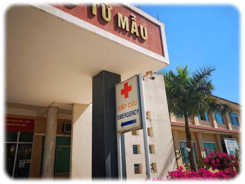 Krankenhaus in der südvietnamesischen Provinz Binh Thuan. Gerade in den Provinzen sind die vietnamesischen Krankenhäuser auf recht unterschiedlichem Ausstattungsniveau. Eine Corona-Feuerprobe blieb ihnen bisher erspart. Foto. Heiko Weckbrodt