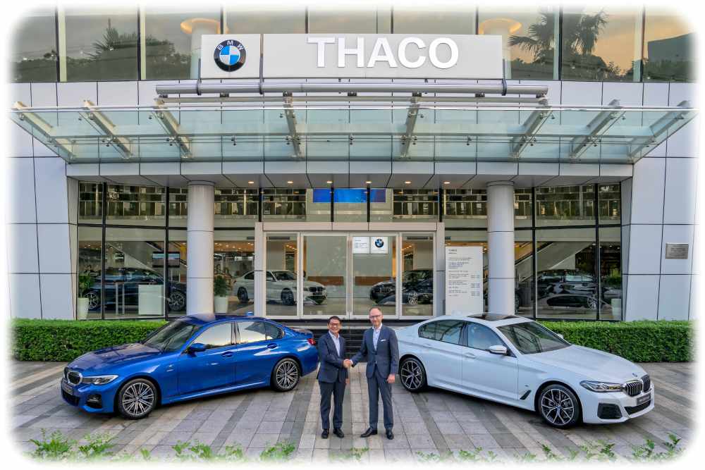 Bisher war Thaco nur Importeur und Verkäufer für BMW-Autos, nun stellen die Vietnamesen die bayrischen Modelle auch im eigenen Lande her. Thaco-Chef Trần Bá Dương (links) und BWM-Asien-Chef Lars Nielsen, besiegeln in Ho-Chi-Minh-Stadt die neue Partnerschaft. Foto: BMW